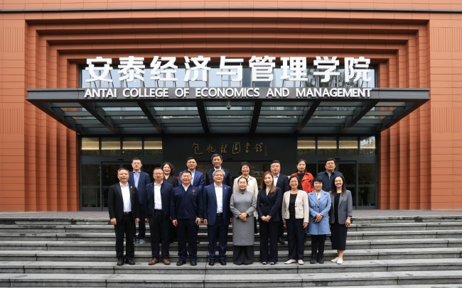 榮程集團(tuán)董事會主席張榮華一行赴上海交通大學(xué)考察交流